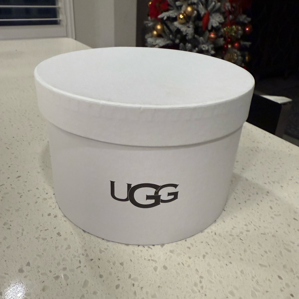 UGG Tan and Cream Earmuffs - Picture 4 of 7